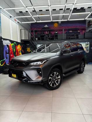 TOYOTA HILUX SW4 2.8 D-4D TURBO DIESEL DIAMOND 7L 4X4 AUTOMÁTICO TOYOTA HILUX SW4 2.8 D-4D TURBO DIESEL DIAMOND 7L 4X4 AUTOMÁTICO